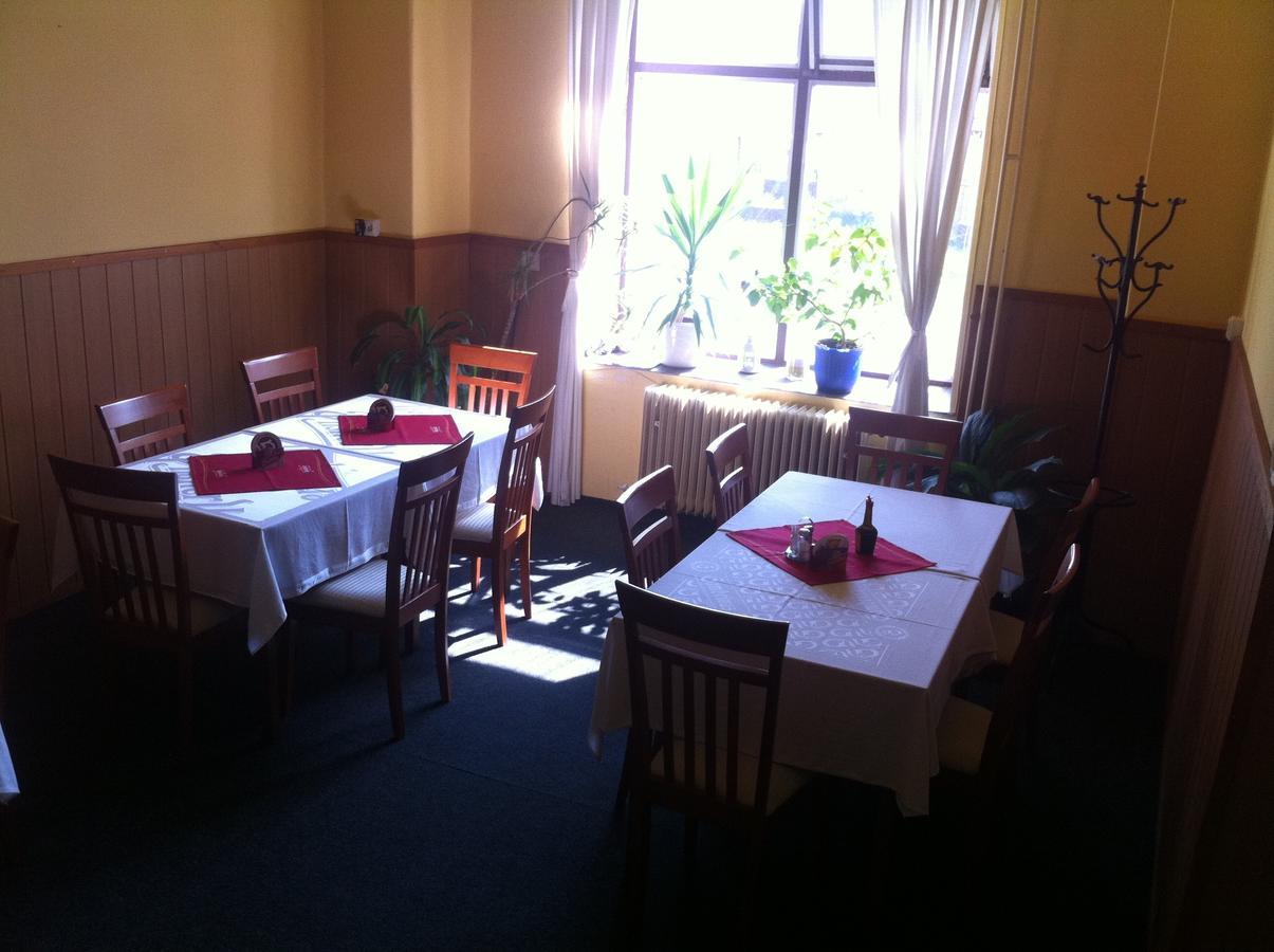 Hotel Belohlavek Holoubkov ภายนอก รูปภาพ