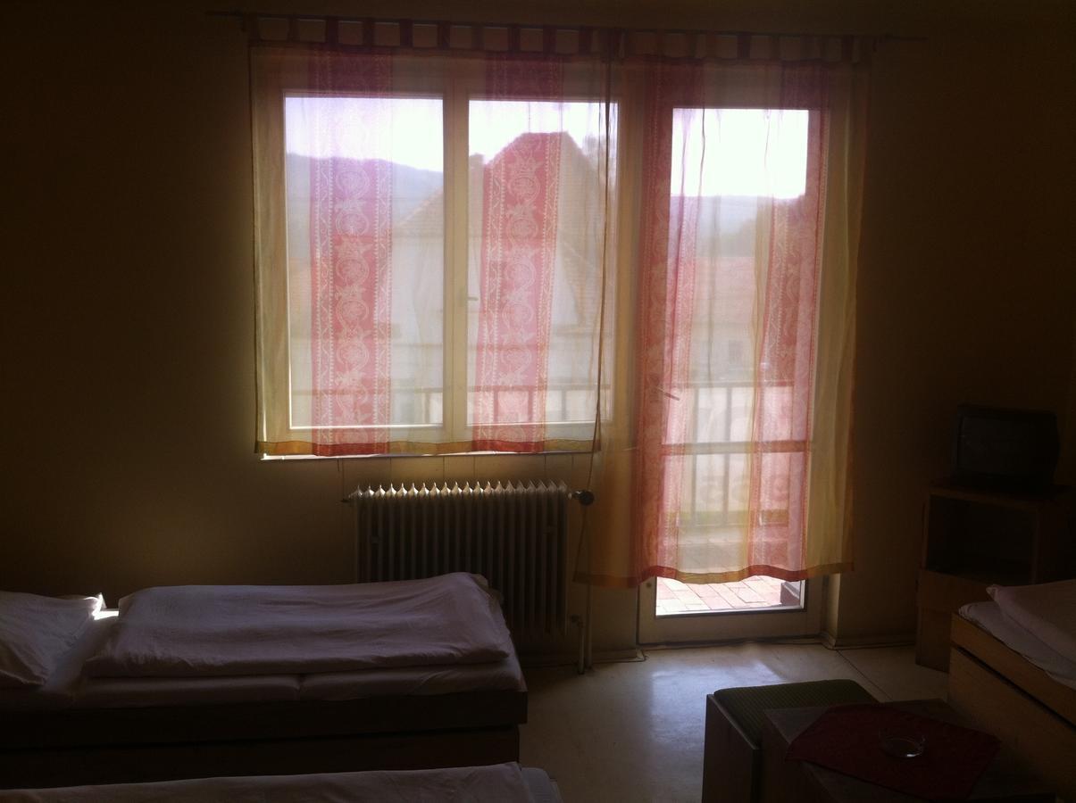 Hotel Belohlavek Holoubkov ภายนอก รูปภาพ